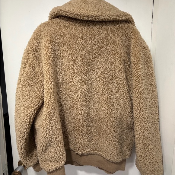 Wilfred Tan Teddy Sherpa Jacket - Picture 5 of 6
